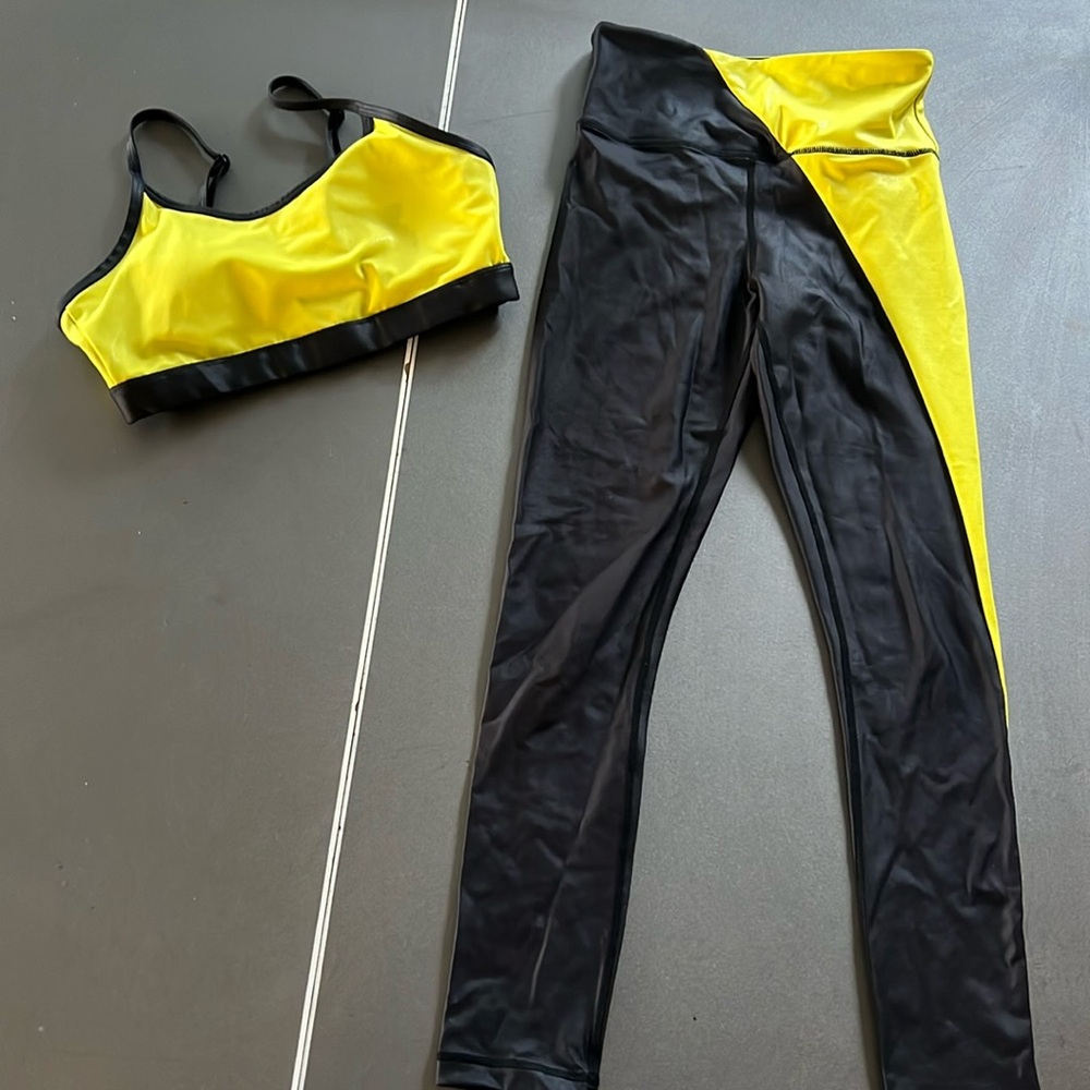 Zyia Black and yellow metallic Light n’Tight leggings